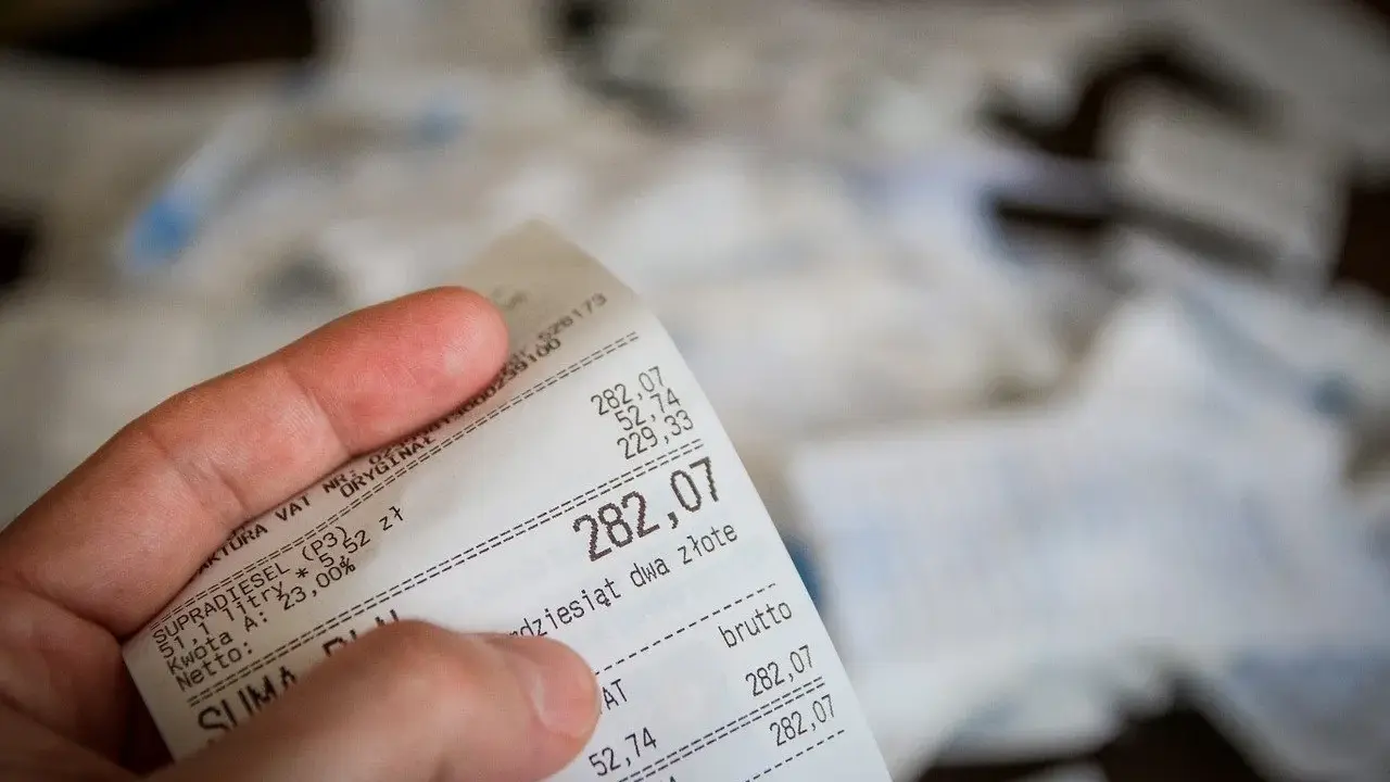 Scontrino per acquisto carburante, utile per la detrazione bollo auto partita iva.