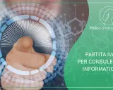 Dito che tocca un'interfaccia digitale con testo "Partita IVA per consulente informatico".