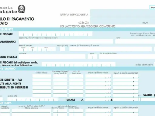 Modello F24 per il pagamento di tributi, con campi per codici tributo forfettari, dati anagrafici e imposte.