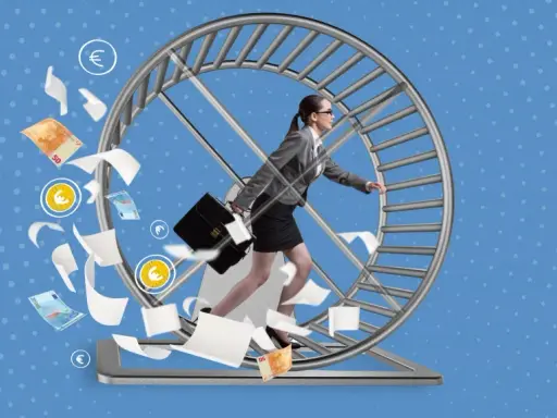 Donna in carriera corre su una ruota, circondata da banconote e fogli. Un'immagine che simboleggia la frenesia del lavoro e la **learning culture** che spinge a migliorarsi costantemente.