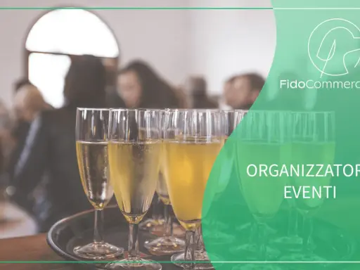 Coppa di champagne per un evento speciale. FidoCommercialista, esperto nel codice ATECO per organizzazione eventi, celebra il successo.