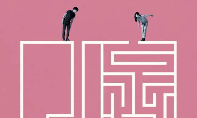 Uomo e donna ai bordi di un labirinto, che simboleggia il gender gap significato.